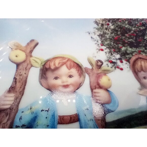 MJ Hummel Apple Tree Boy and Girl Decorative Plate Danbury Mint Little Companion - Picture 11 of 12